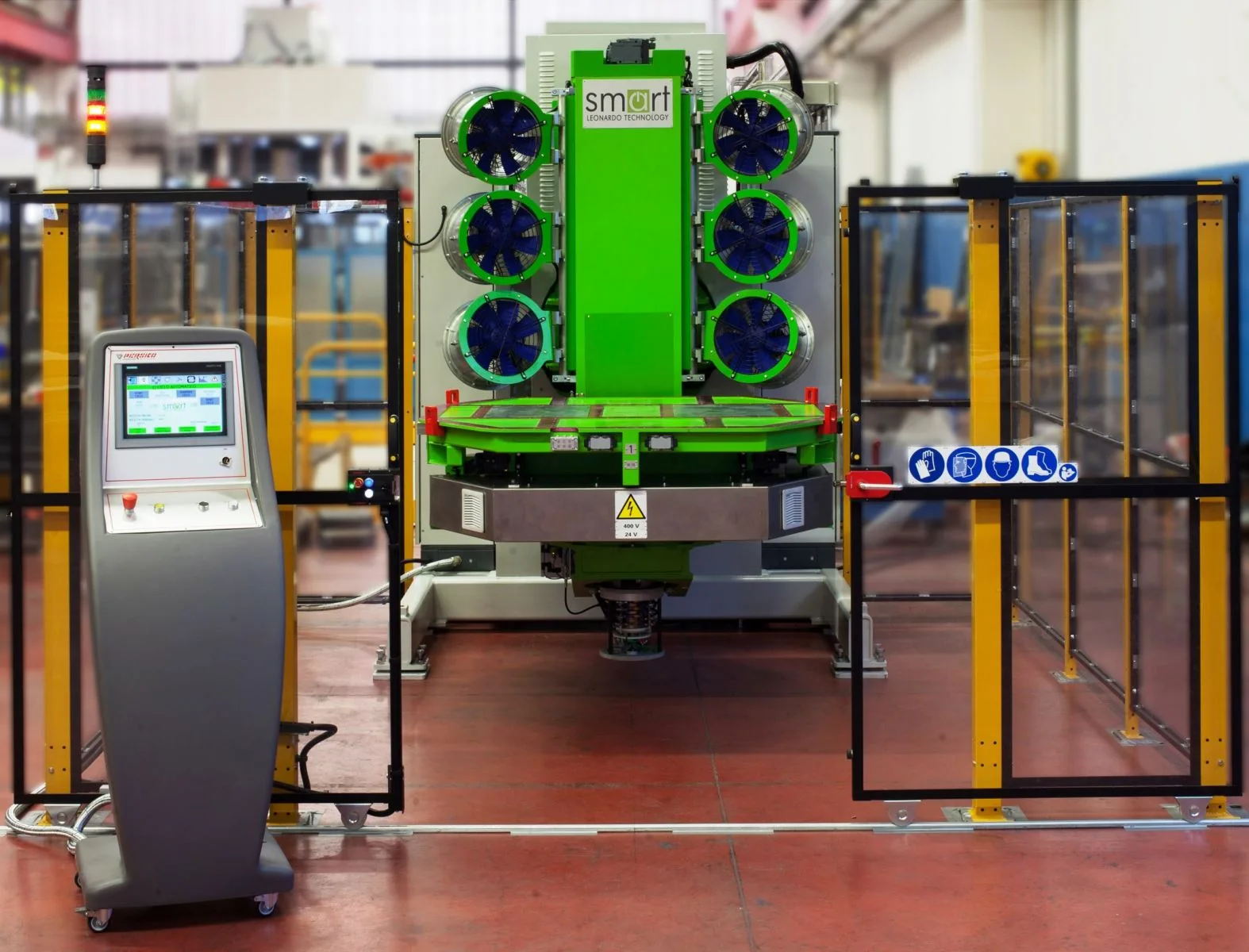 Célula industrial SMART da Persico com molde verde e ventiladores